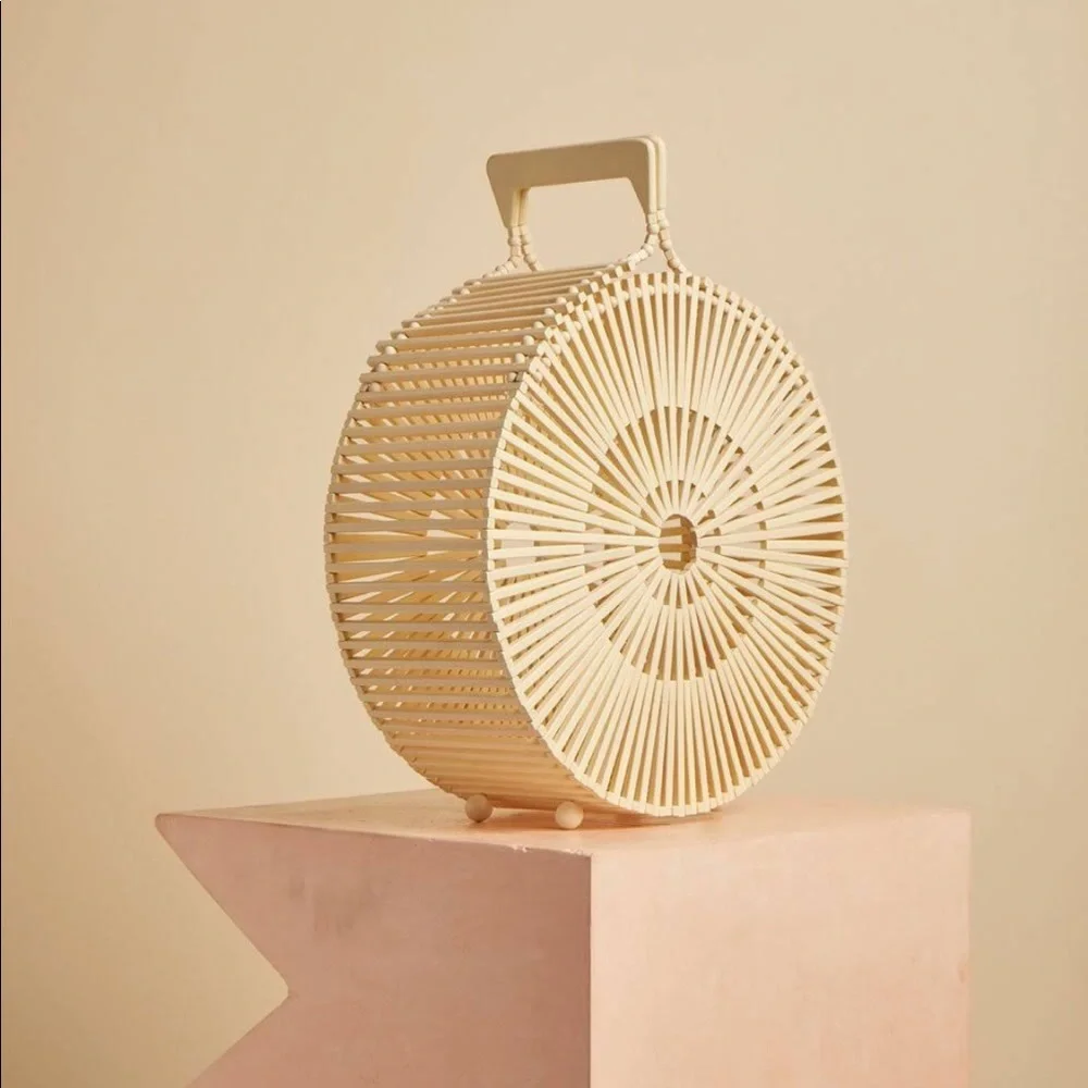 Cult Gaia Zaha Bag Ash, Cream